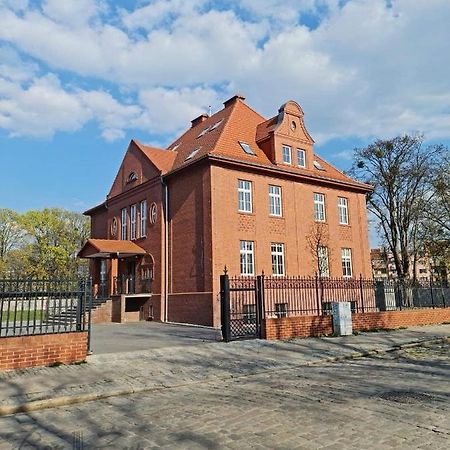 Hotel Bon Zur à Brzeg Extérieur photo