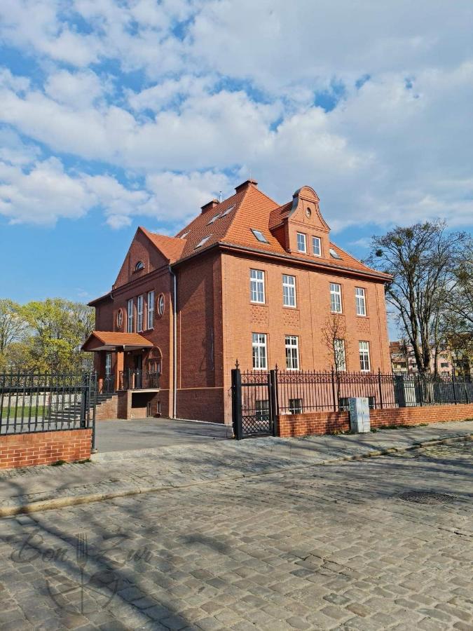 Hotel Bon Zur à Brzeg Extérieur photo